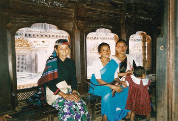 Frauen im Tempel